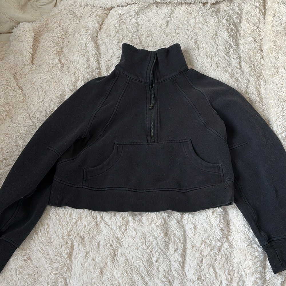 Black lululemon scuba